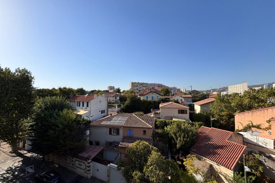 Appartement à louer à Marseille 13e arrondissement — Vue sur la ville — photo 8