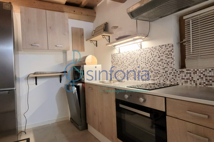 Appartement à vendre à Saint-Quentin-la-Poterie — Vue sur la ville — photo 3