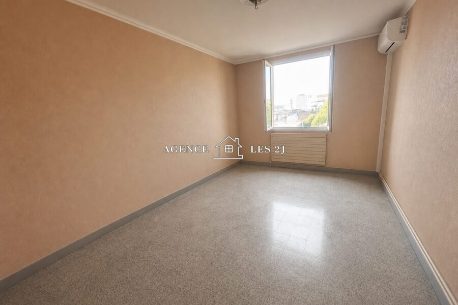 Appartement à vendre à Marseille 4e arrondissement — Vue sur la ville — photo 9