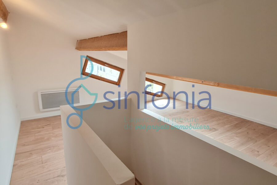 Appartement à vendre à Saint-Quentin-la-Poterie — Vue sur la ville — photo 9