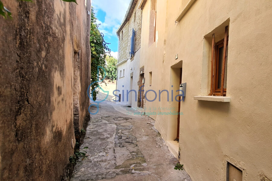 Appartement à vendre à Saint-Quentin-la-Poterie — Vue sur la ville — photo 10