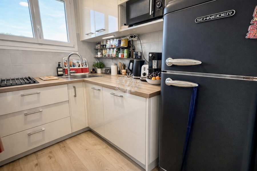 Appartement à vendre à Sanary-sur-Mer — Vue sur la ville — photo 4