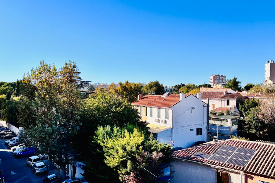 Appartement à vendre à Marseille 13e arrondissement — Vue sur la ville — photo 1