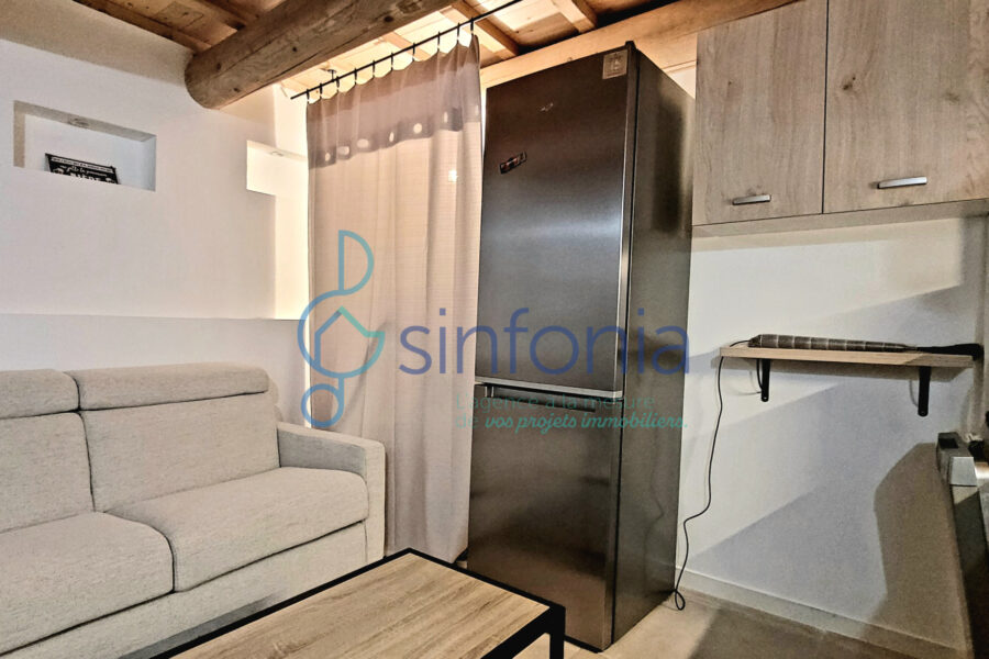 Appartement à vendre à Saint-Quentin-la-Poterie — Vue sur la ville — photo 2