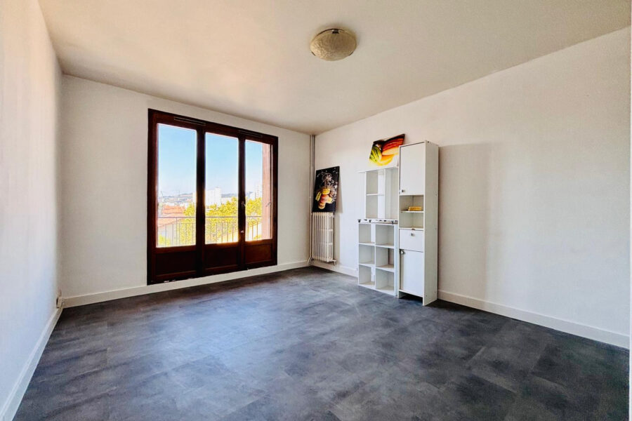 Appartement à louer à Marseille 13e arrondissement — Vue sur la ville — photo 2