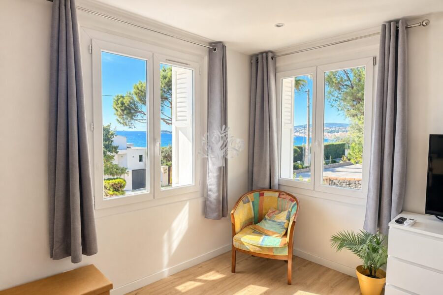 Appartement à vendre à Sanary-sur-Mer — Vue mer — photo 4