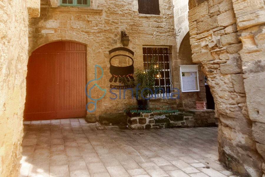 Maison à vendre à Remoulins — Vue sur la ville — photo 2