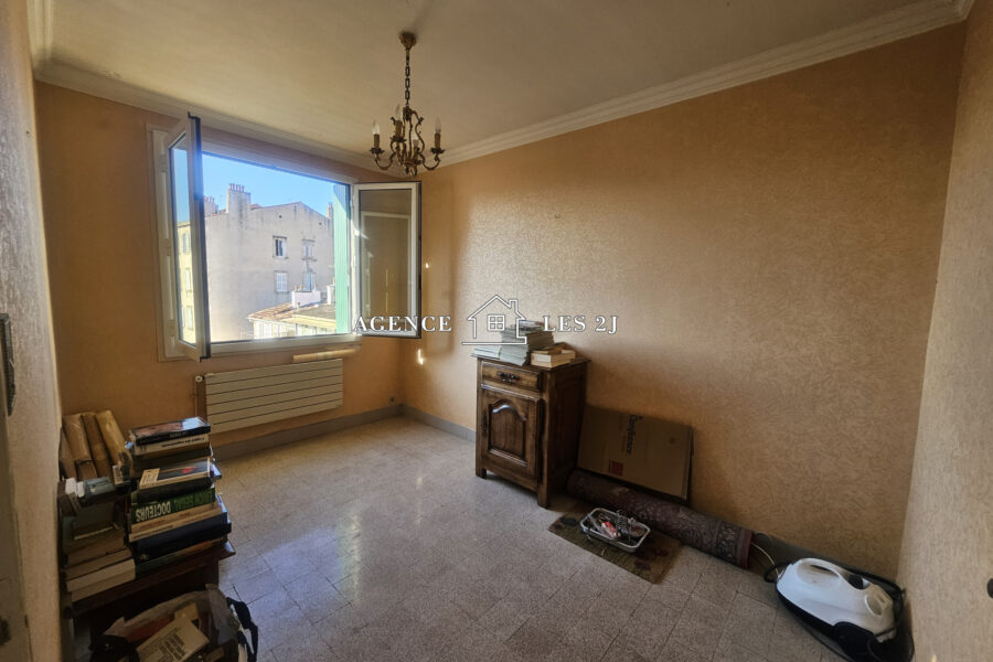 Appartement à vendre à Marseille 4e arrondissement — Vue sur la ville — photo 7