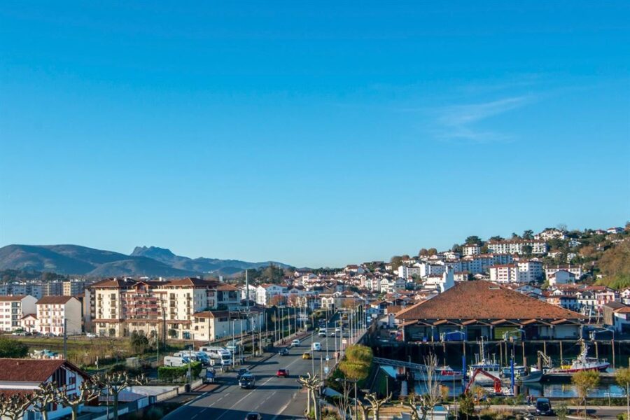 Appartement à vendre à Saint-Jean-de-Luz — Vue montagne — photo 1